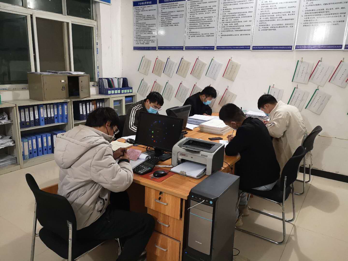 分秒必爭搶工期 ——G107東移至四港聯(lián)動大道連接線新建工程工地試驗室工作側記