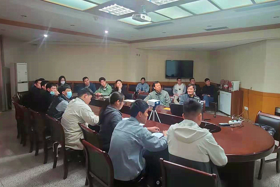 公司開展“水泥混凝土配合比設(shè)計(jì)技術(shù)”專題講座