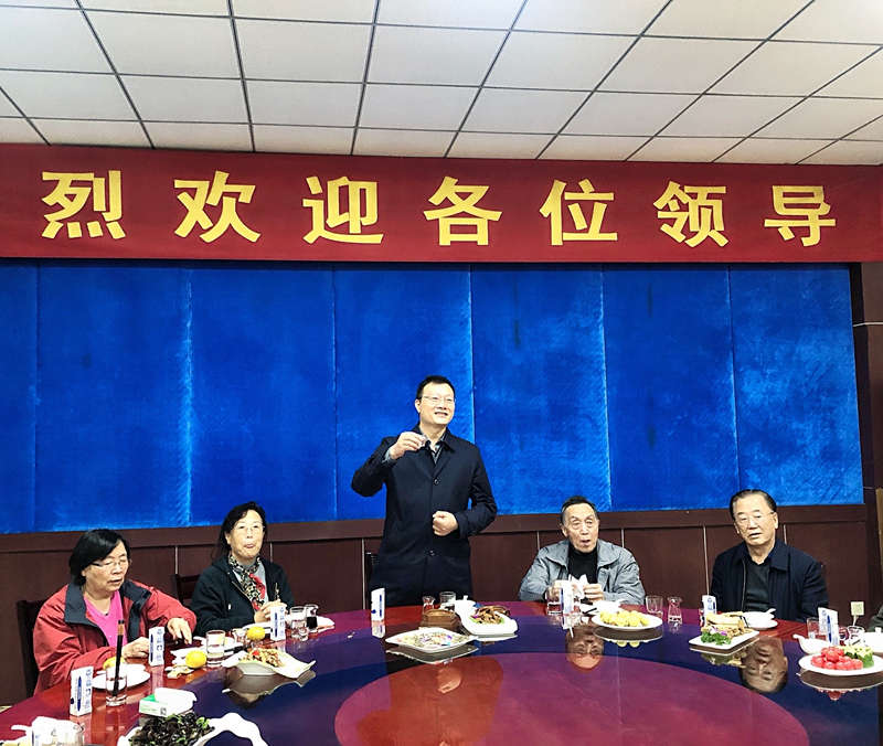 情暖重陽、共話發(fā)展——公司召開離退休老干部座談會