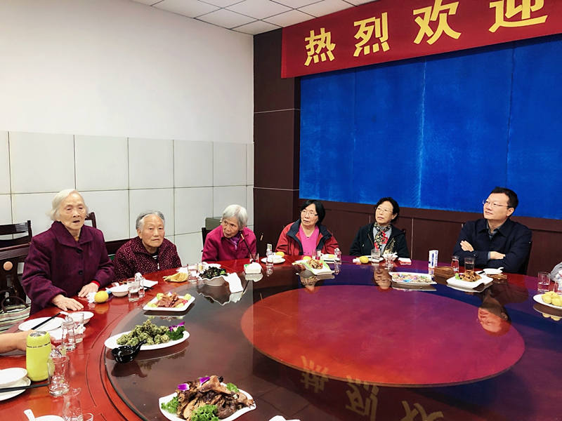 情暖重陽、共話發(fā)展——公司召開離退休老干部座談會