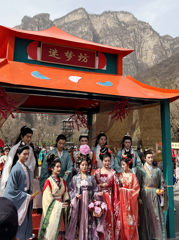 春光無(wú)限好，踏春正當(dāng)時(shí) ——公司組織開(kāi)展慶“三八”云臺(tái)山兩日游活動(dòng)