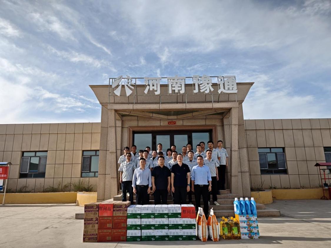 公司董事長(zhǎng)胡霞光一行赴新疆慰問(wèn)項(xiàng)目一線人員
