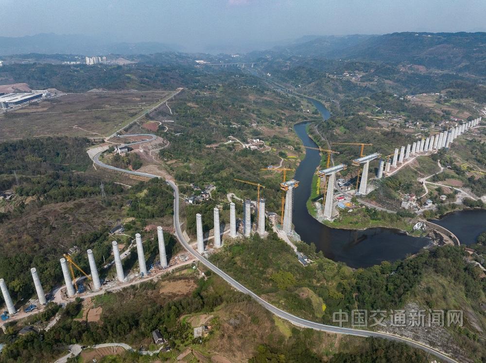 渝萬高鐵五步河雙線特大橋建設(shè)順利推進