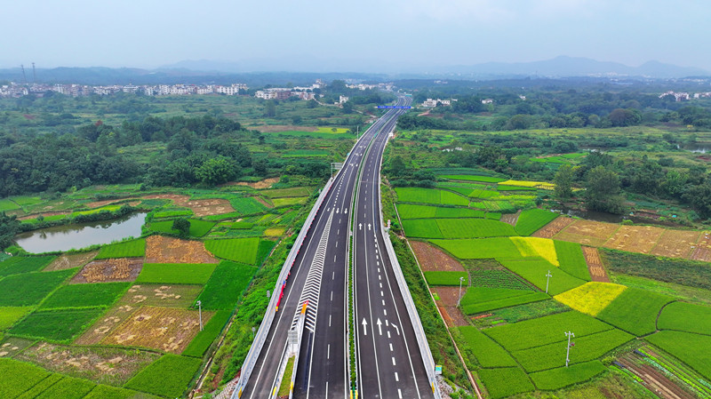 建成5個(gè)、推進(jìn)6個(gè)！今年底，江西高速公路通車?yán)锍虒⑼黄?000公里！